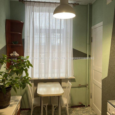 Продам квартиру, Героев Харькова просп. , 4  ком., 100 м², капитальный ремонт 