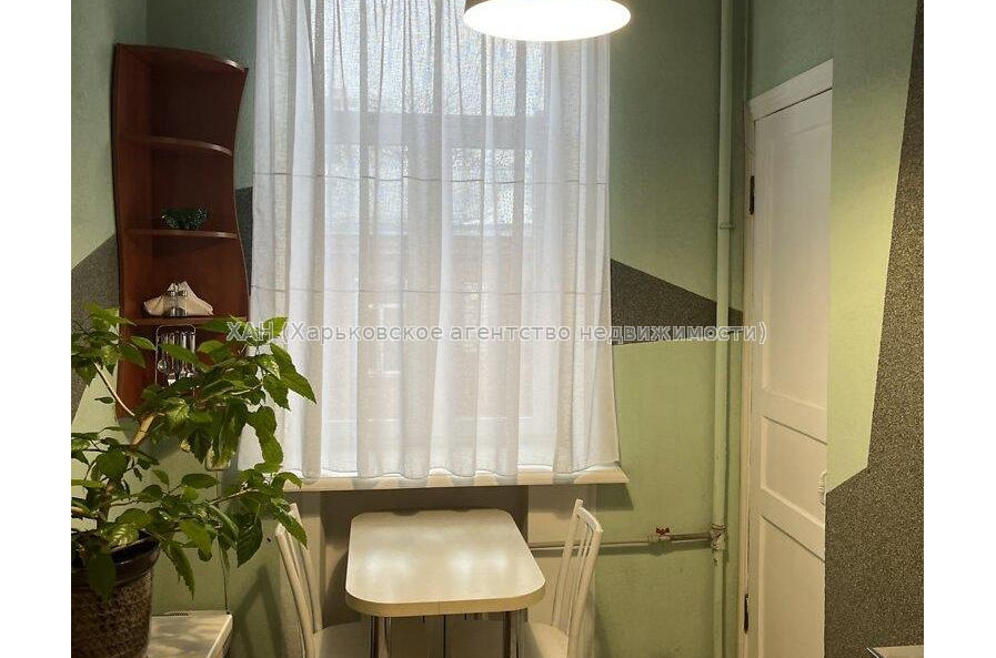 Продам квартиру, Героев Харькова просп. , 4  ком., 100 м², капитальный ремонт 