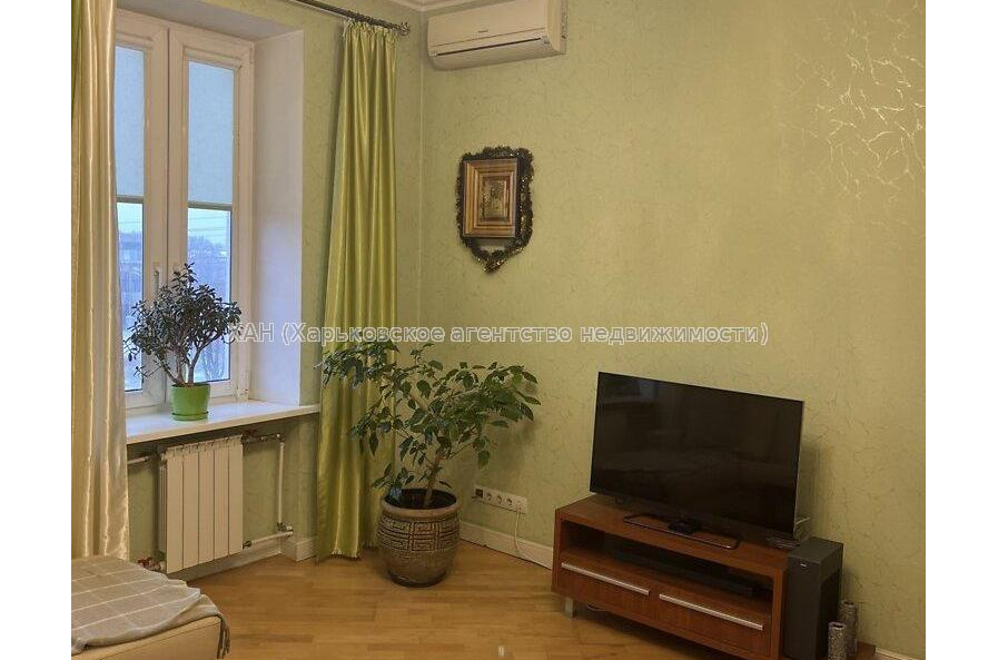 Продам квартиру, Героев Харькова просп. , 4  ком., 100 м², капитальный ремонт 
