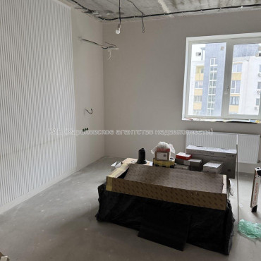 Продам квартиру, Франковская ул. , 2  ком., 66.80 м², частичный ремонт 