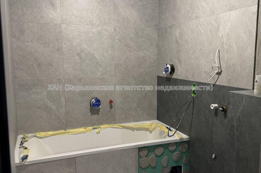 Продам квартиру, Франковская ул. , 2  ком., 66.80 м², частичный ремонт 