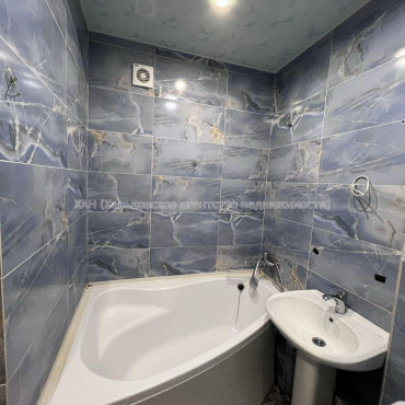 Продам квартиру, Каденюка ул. , 2 кім., 44 м², евроремонт 