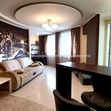 Продам квартиру, Аэрокосмический пр. , 1 кім., 54 м², капитальный ремонт 