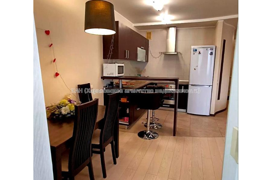 Продам квартиру, Аэрокосмический пр. , 1 кім., 54 м², капитальный ремонт 