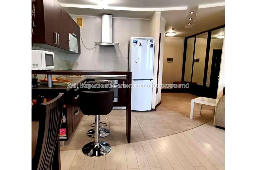 Продам квартиру, Аэрокосмический пр. , 1 кім., 54 м², капитальный ремонт 