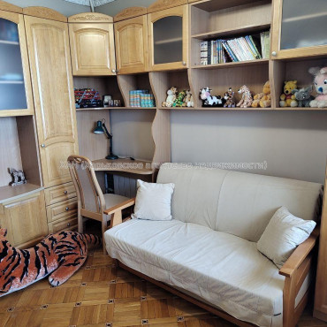 Продам квартиру, Старошишковская ул. , 3 кім., 72 м², капитальный ремонт 