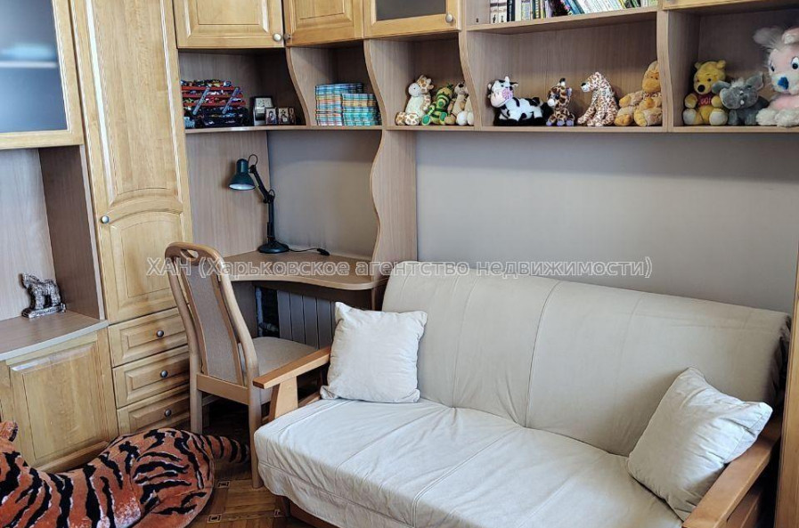 Продам квартиру, Старошишковская ул. , 3 кім., 72 м², капитальный ремонт 