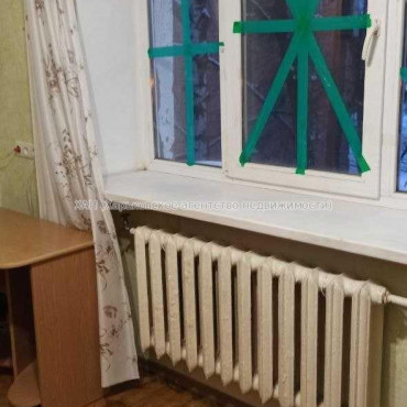 Продам квартиру, Защитников Неба ул. , 2 кім., 44 м², косметический ремонт 