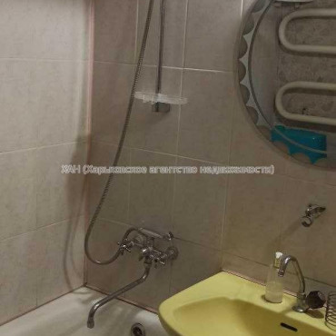 Продам квартиру, Защитников Неба ул. , 2 кім., 44 м², косметический ремонт 