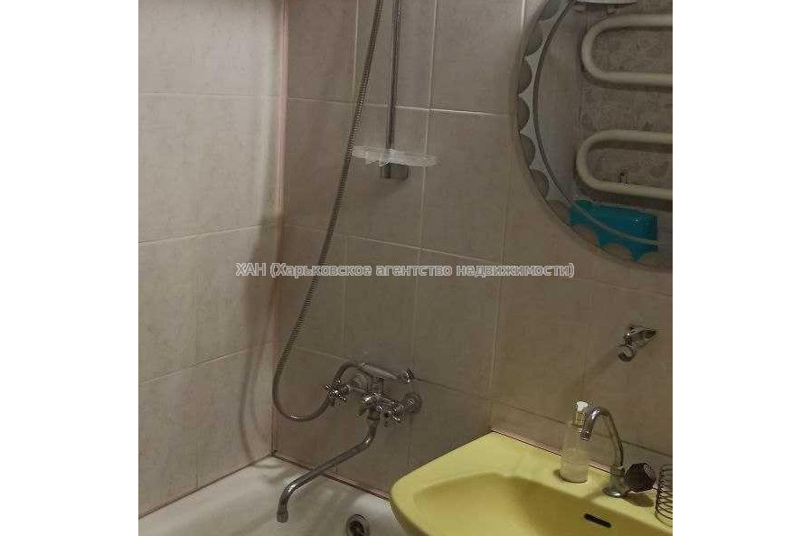 Продам квартиру, Защитников Неба ул. , 2 кім., 44 м², косметический ремонт 