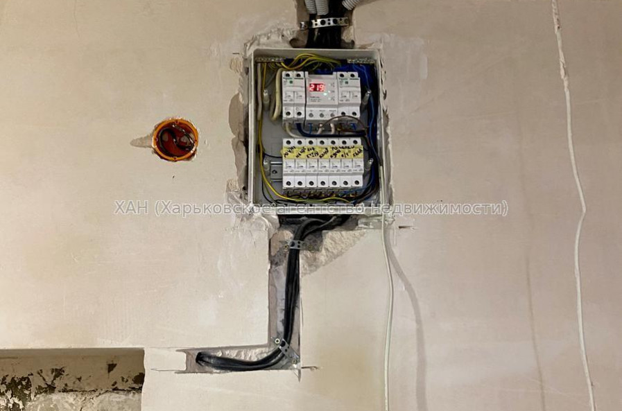 Продам квартиру, Рогатинская Левада ул. , 6 кім., 140 м², частичный ремонт 