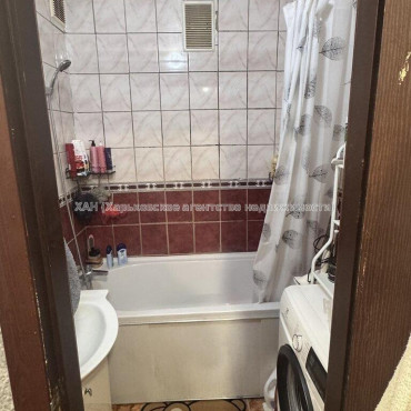 Продам квартиру, Ромашкина ул. , 3 кім., 66.90 м², капитальный ремонт 