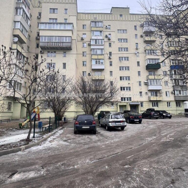 Продам квартиру, Ромашкина ул. , 3 кім., 66.90 м², капитальный ремонт 