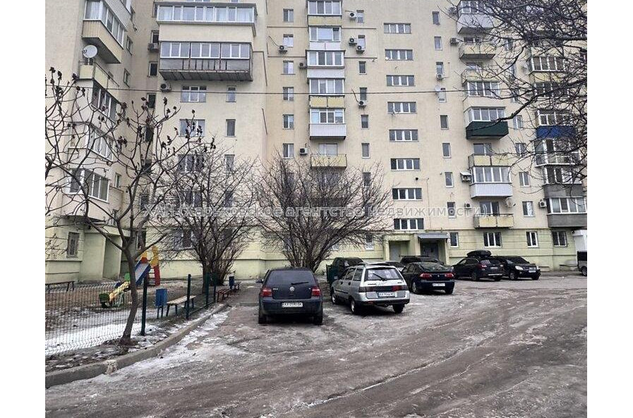 Продам квартиру, Ромашкина ул. , 3 кім., 66.90 м², капитальный ремонт 