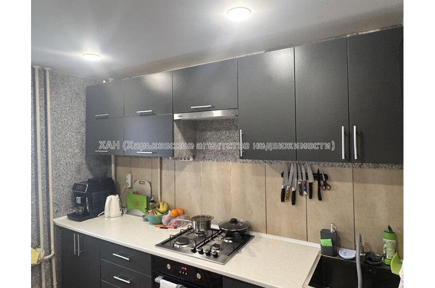 Продам квартиру, Ромашкина ул. , 3 кім., 66.90 м², капитальный ремонт 