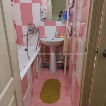 Продам квартиру, Академика Павлова ул. , 4 кім., 69.80 м², косметический ремонт 