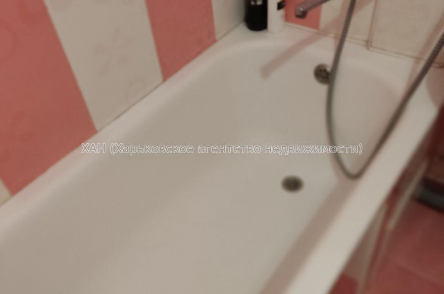 Продам квартиру, Академика Павлова ул. , 4 кім., 69.80 м², косметический ремонт 