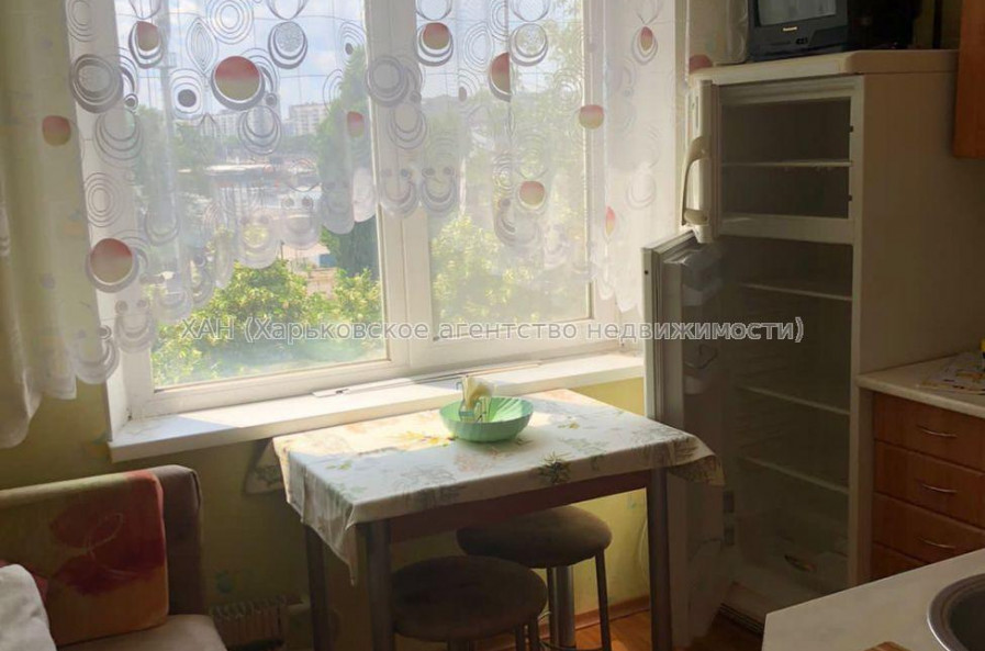 Продам квартиру, Академика Павлова ул. , 1 кім., 37 м², советский ремонт 