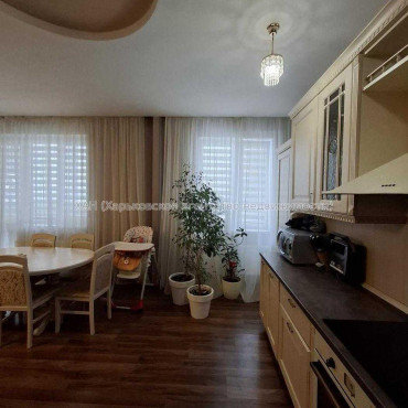 Продам квартиру, Науки просп. , 3  ком., 130 м², авторский дизайн 