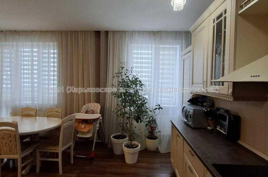 Продам квартиру, Науки просп. , 3  ком., 130 м², авторский дизайн 