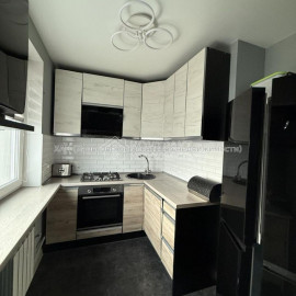 Продам квартиру, Амосова ул. , 13 , 4  ком., 71 м², евроремонт