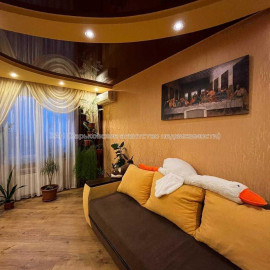 Продам квартиру, Гвардейцев Широнинцев ул. , 59 , 3  ком., 65 м², капитальный ремонт