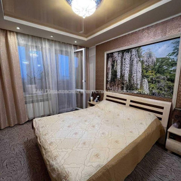 Продам квартиру, Гвардейцев Широнинцев ул. , 59 , 3 кім., 65 м², капитальный ремонт 