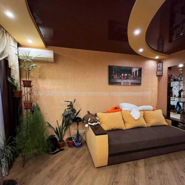 Продам квартиру, Гвардейцев Широнинцев ул. , 59 , 3 кім., 65 м², капитальный ремонт 