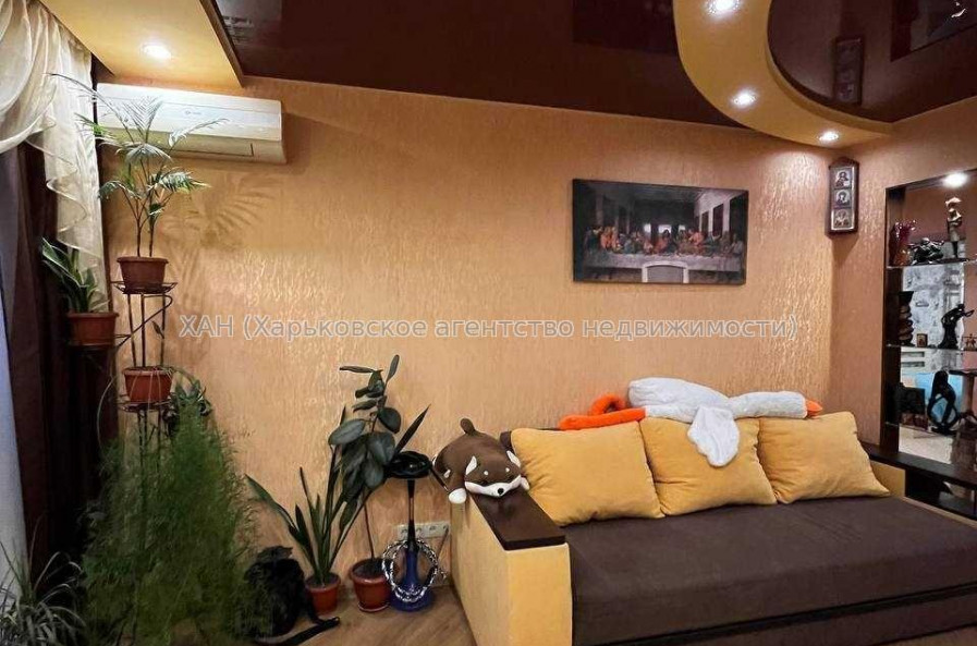 Продам квартиру, Гвардейцев Широнинцев ул. , 59 , 3 кім., 65 м², капитальный ремонт 