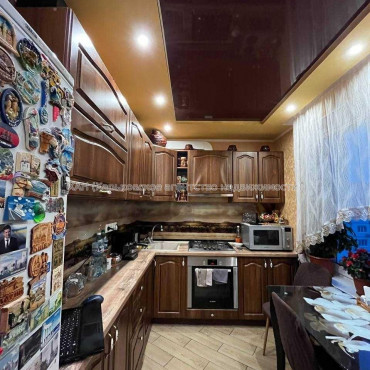 Продам квартиру, Гвардейцев Широнинцев ул. , 59 , 3 кім., 65 м², капитальный ремонт 