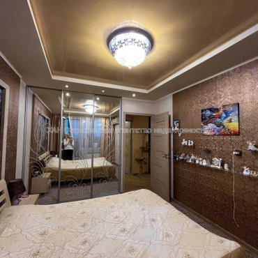 Продам квартиру, Гвардейцев Широнинцев ул. , 59 , 3 кім., 65 м², капитальный ремонт 