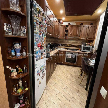 Продам квартиру, Гвардейцев Широнинцев ул. , 59 , 3 кім., 65 м², капитальный ремонт 