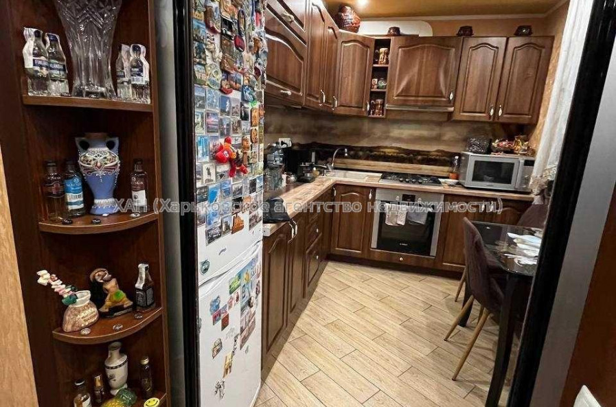 Продам квартиру, Гвардейцев Широнинцев ул. , 59 , 3 кім., 65 м², капитальный ремонт 