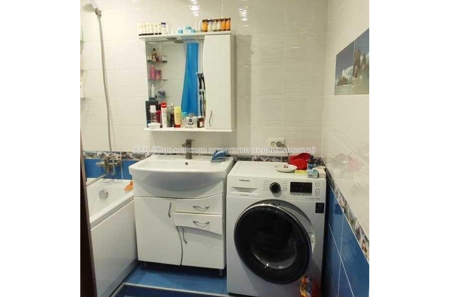 Продам квартиру, Гвардейцев Широнинцев ул. , 59 , 3 кім., 65 м², капитальный ремонт 