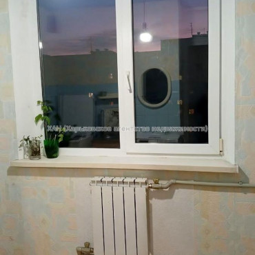 Продам квартиру, Ахсарова Энвера ул. , 2 кім., 46 м², частичный ремонт 