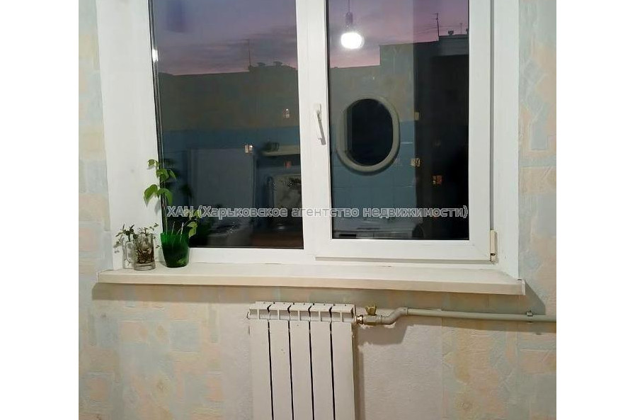 Продам квартиру, Ахсарова Энвера ул. , 2 кім., 46 м², частичный ремонт 