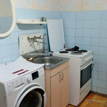 Продам квартиру, Ахсарова Энвера ул. , 2 кім., 46 м², частичный ремонт 