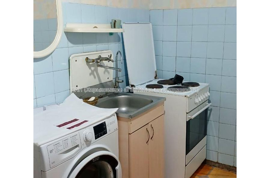 Продам квартиру, Ахсарова Энвера ул. , 2 кім., 46 м², частичный ремонт 