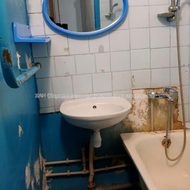 Продам квартиру, Ахсарова Энвера ул. , 2 кім., 46 м², частичный ремонт 