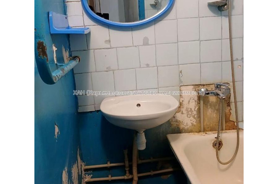 Продам квартиру, Ахсарова Энвера ул. , 2 кім., 46 м², частичный ремонт 