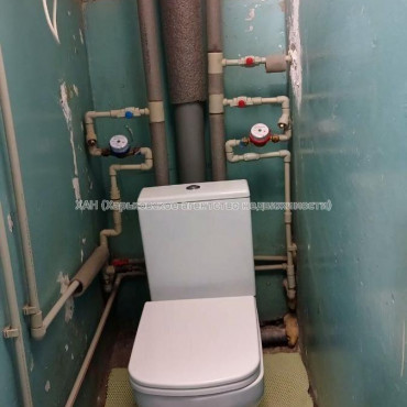 Продам квартиру, Ахсарова Энвера ул. , 2 кім., 46 м², частичный ремонт 