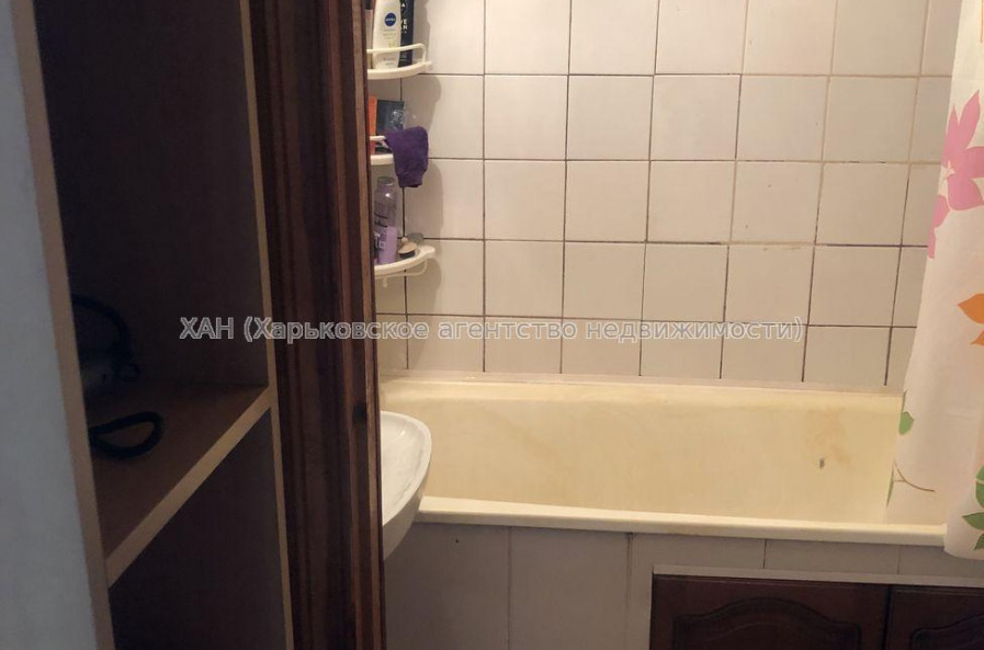 Продам квартиру, Дзюбы просп. , 1 кім., 32 м², косметический ремонт 