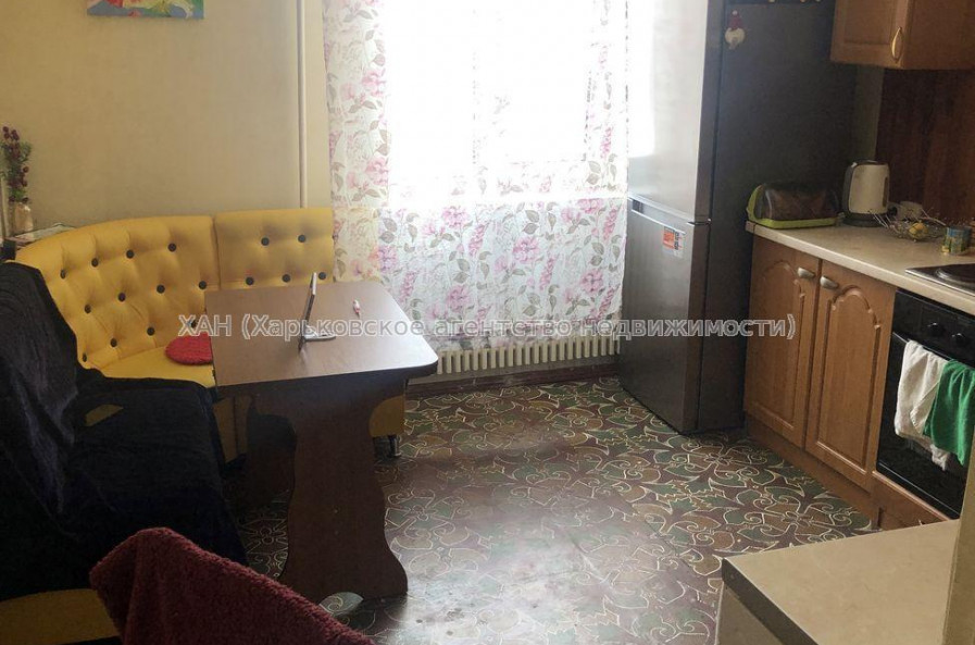 Продам квартиру, Дзюбы просп. , 1 кім., 32 м², косметический ремонт 