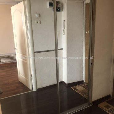 Продам квартиру, Дзюбы просп. , 1 кім., 32 м², косметический ремонт 