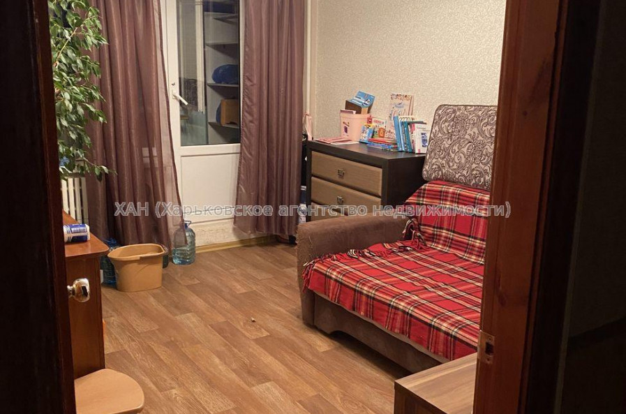 Продам квартиру, Победы просп. , 4  ком., 90 м², косметический ремонт 