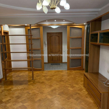 Продам квартиру, Евгения Енина ул. , 2 кім., 63 м², капитальный ремонт 