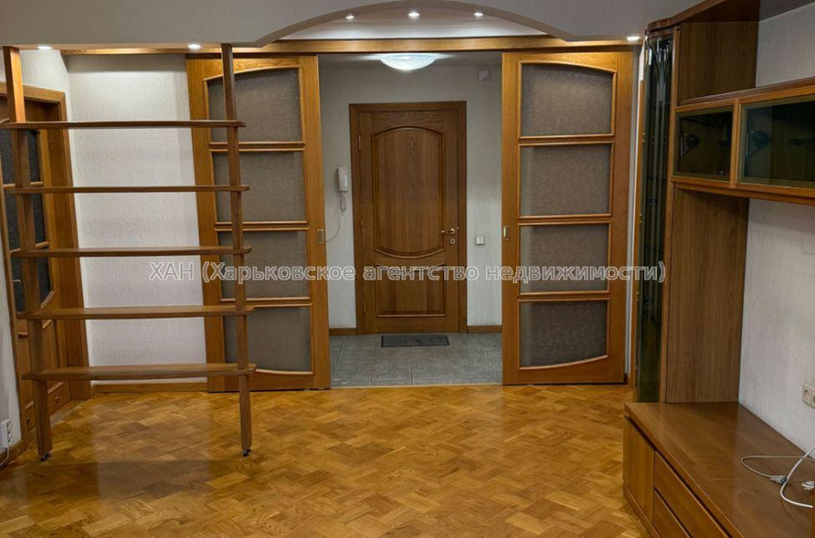 Продам квартиру, Евгения Енина ул. , 2 кім., 63 м², капитальный ремонт 