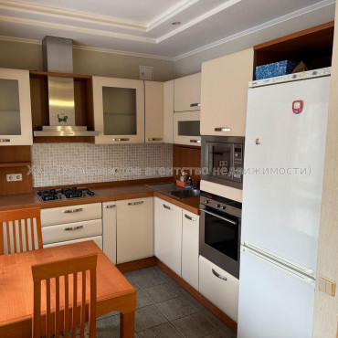 Продам квартиру, Евгения Енина ул. , 2 кім., 63 м², капитальный ремонт 