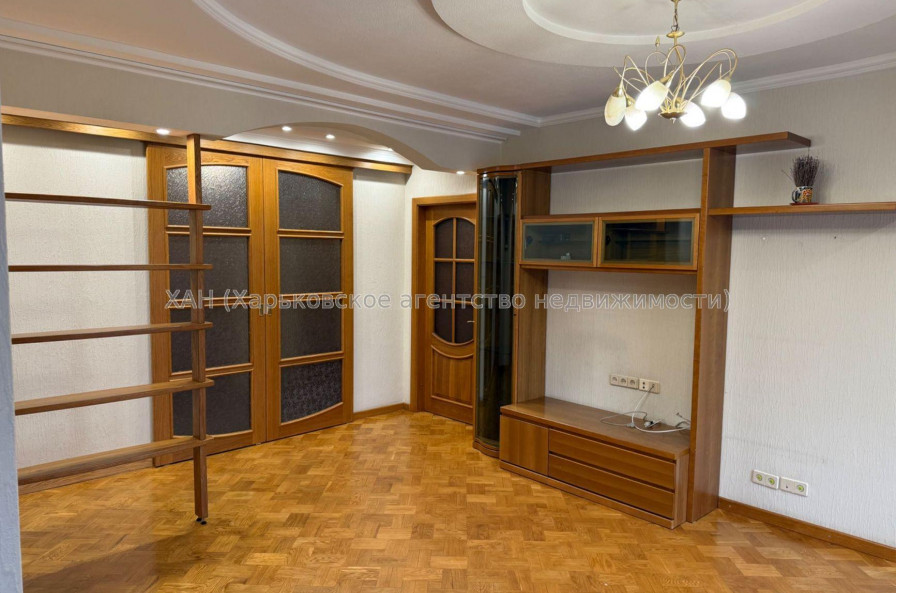 Продам квартиру, Евгения Енина ул. , 2 кім., 63 м², капитальный ремонт 