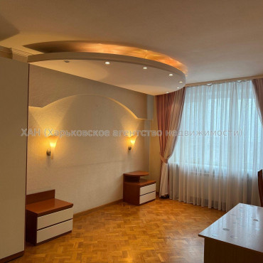 Продам квартиру, Евгения Енина ул. , 2 кім., 63 м², капитальный ремонт 